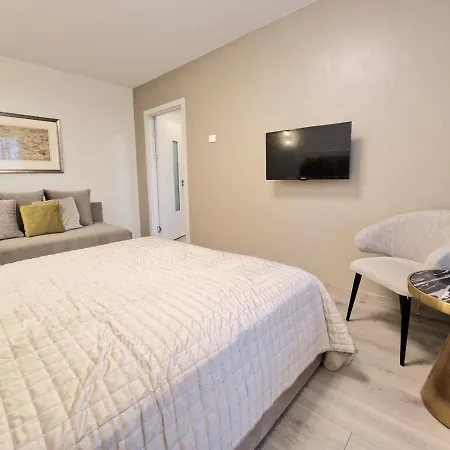 Vaniles Apartamentai شقة كلابيدا